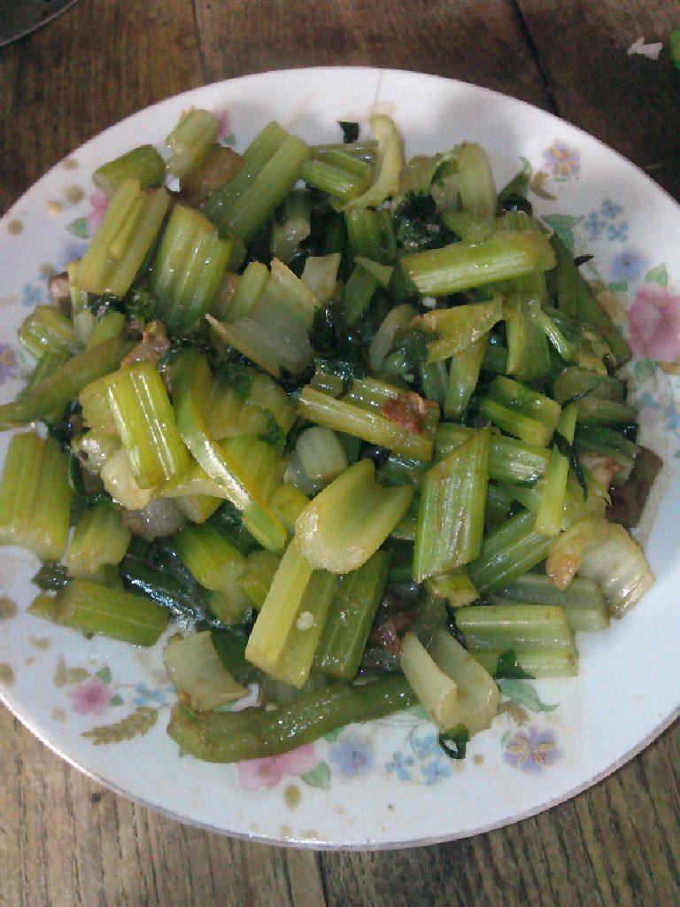 芹菜炒肉
