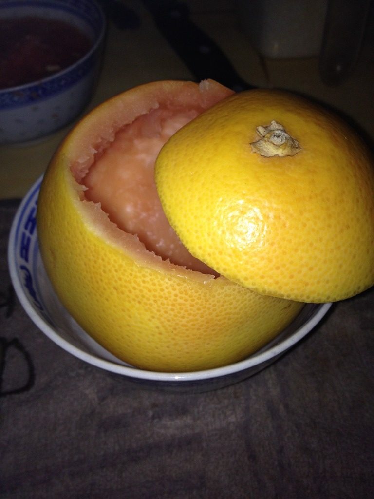 红柚冬枣水果奶,将红西柚掏空