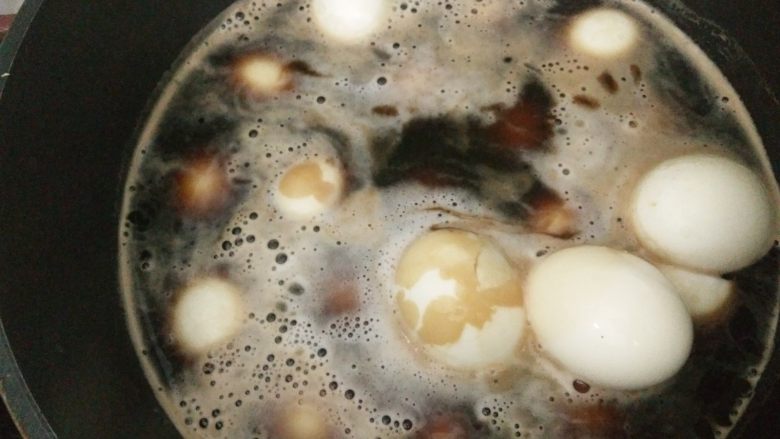 啤酒卤蛋,大火煮15-20分钟。
