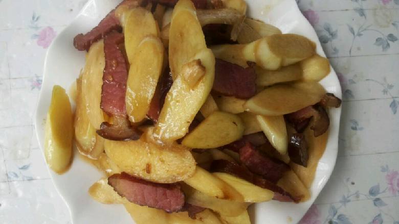 腊肉炒茭白