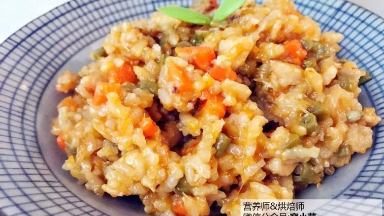 宝宝辅食:南瓜鸡肉豇豆焖饭,装盘