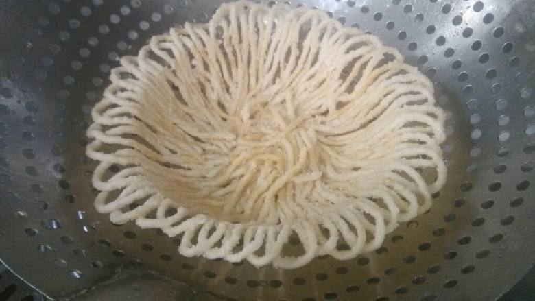 雀巢西芹炒双鲜拼沙拉海鲜卷,看图
