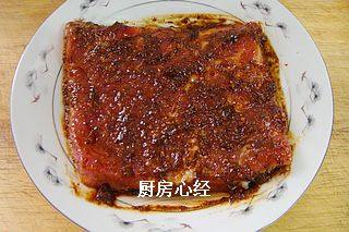铁锅烤肉,均匀涂抹在700克肉上,盖上保鲜膜,冰箱冷藏二天