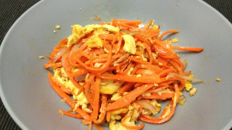 胡萝卜洋葱丝炒蛋