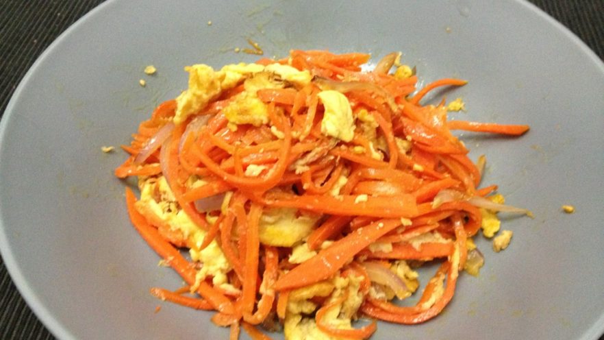 胡萝卜洋葱丝炒蛋