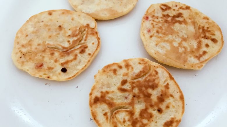 宝宝辅食:山楂小饼,反面的样子