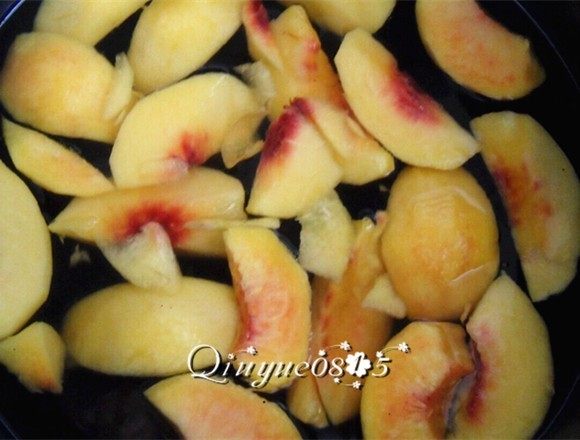 自制纯天然黄桃罐头#有个故事#,放入桃瓣