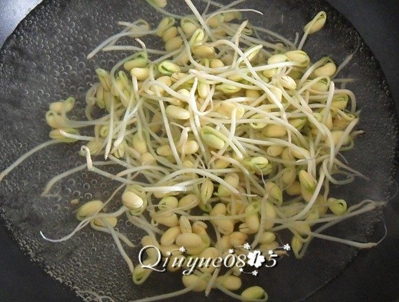 肉丝炒黑豆芽#有个故事#        ,开水焯熟黑豆芽