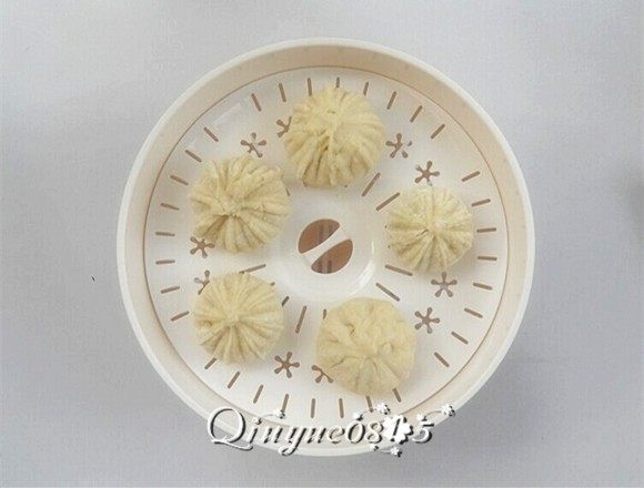 白萝卜包子#有个故事#,再醒发,上笼屉蒸熟。