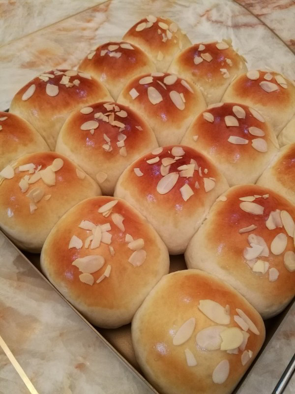 淡奶油小餐包,烤箱温度180度,大概18分钟左右就可以出炉啦。