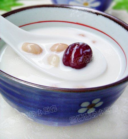 红枣花生牛奶汤