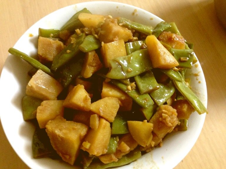 土豆焖豆角