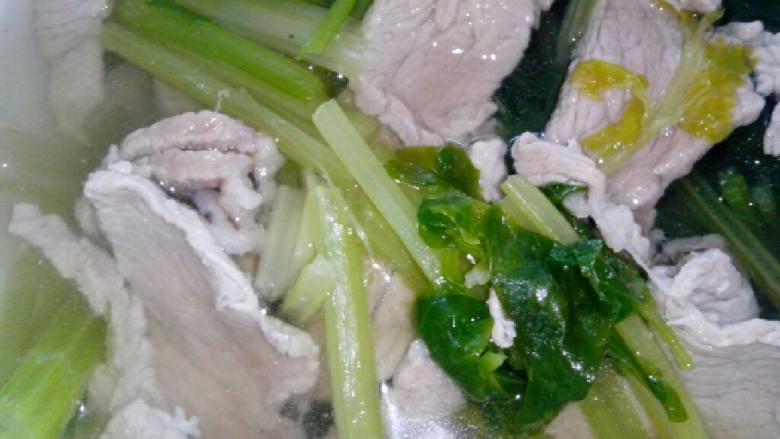 芹菜肉片汤