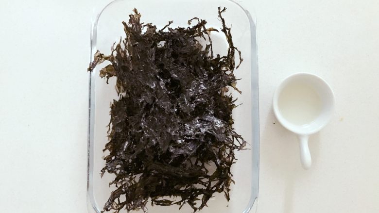 宝宝辅食:自制海苔,一、平底锅版本:
1、准备好所有食材。