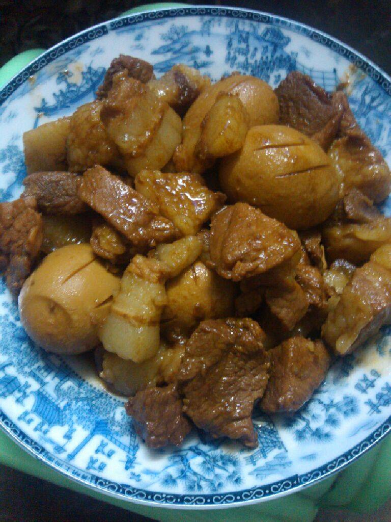 花肉焖卤蛋