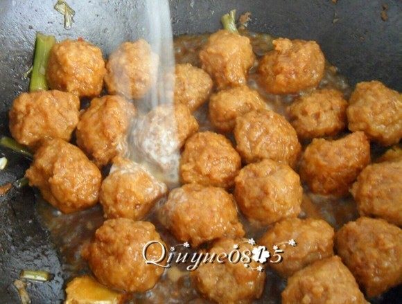 #年夜饭#糖醋牛肉丸子,起锅前勾芡