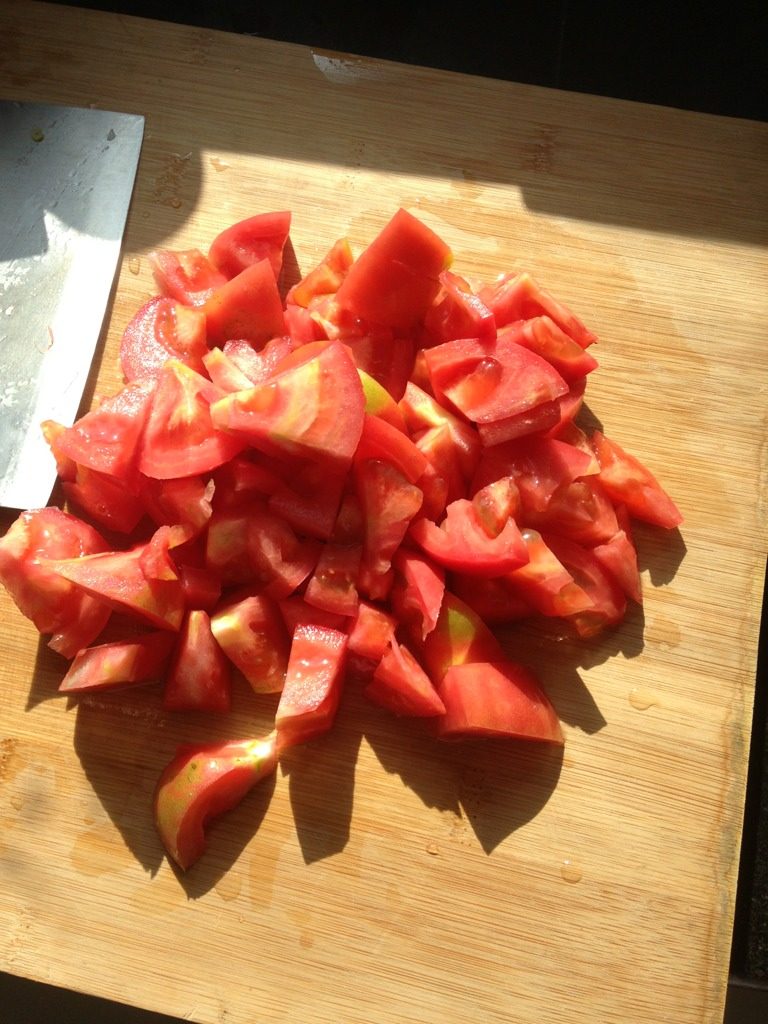 西红柿牛腩煲,<a style='color:red;display:inline-block;' href='/shicai/ 3551'>西红柿</a>切块，