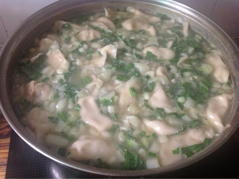 三鲜饺子,如图加上青菜末 虾皮煮成汤饺很不错哦