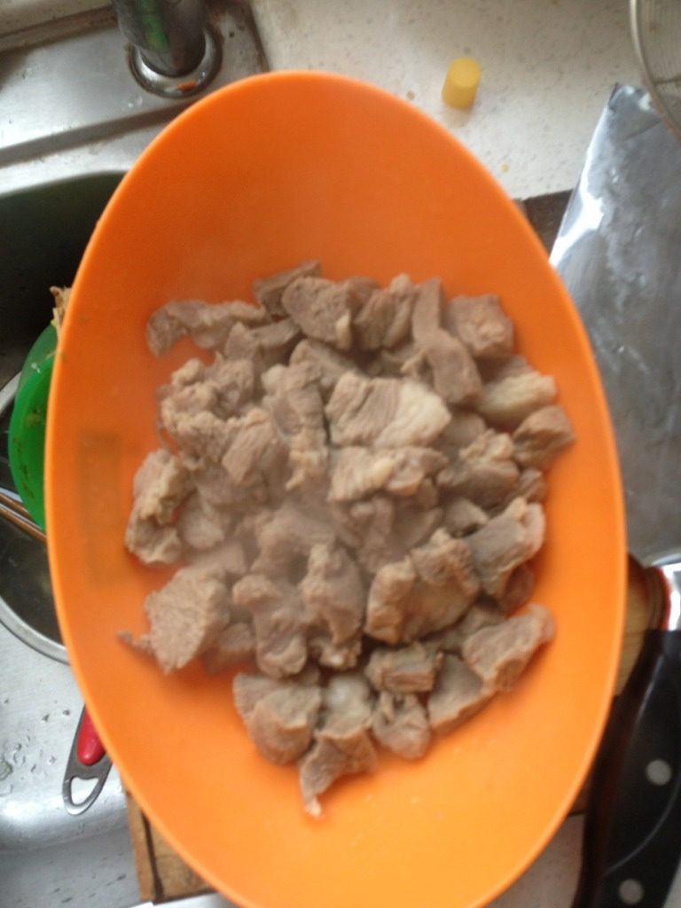 羊肉胡萝卜锅仔,然后捞起备用
