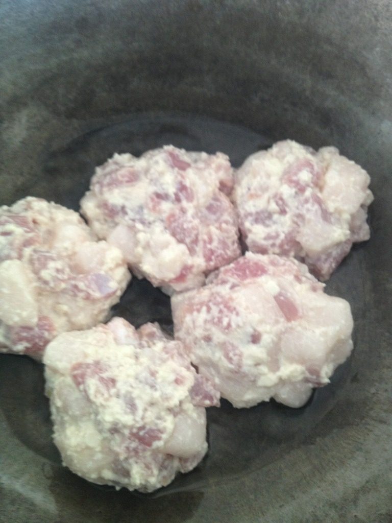 碎肉丸饭,如图