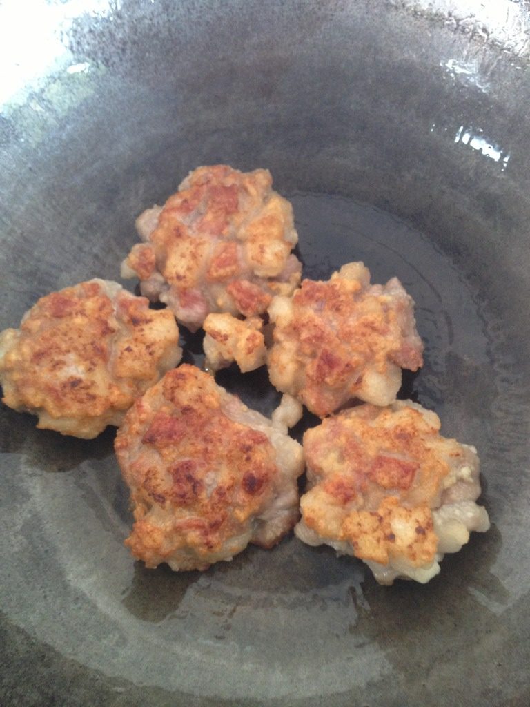 碎肉丸饭,如图