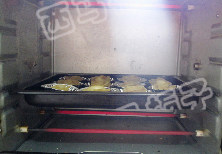 玫瑰苹果卷,入预热好的烤箱 180°,15分钟