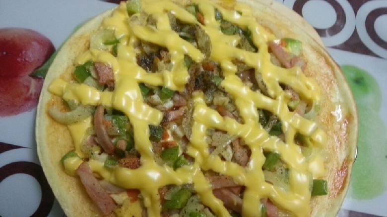 黑胡椒培根披萨,放入烤箱上下火220度烤5一10分即可