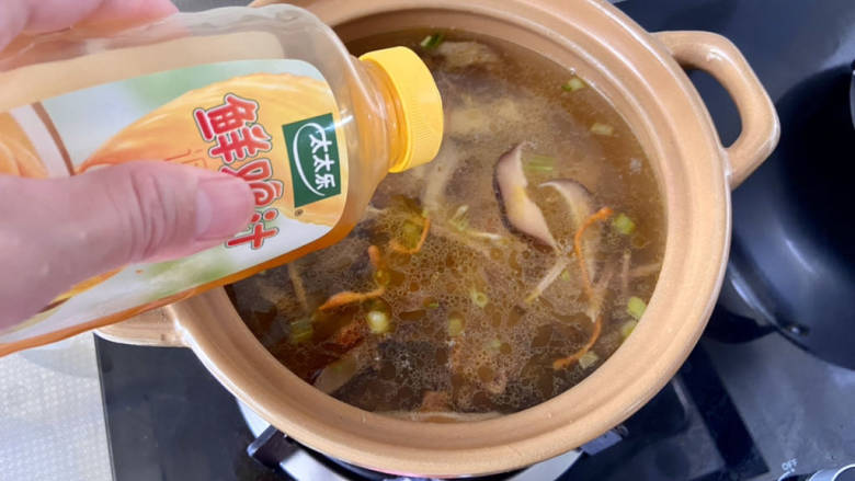 豆腐蛋花汤➕杂菌豆腐蛋花汤,一茶匙太太乐鸡汁,增鲜调味