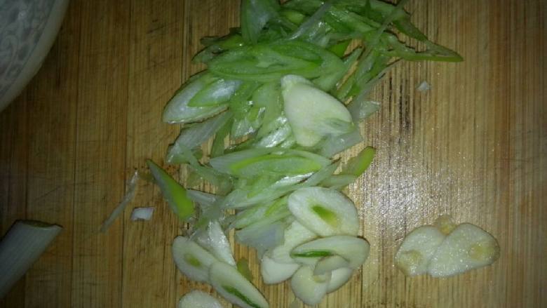 三少家常菜之西葫芦炒虾皮,葱蒜