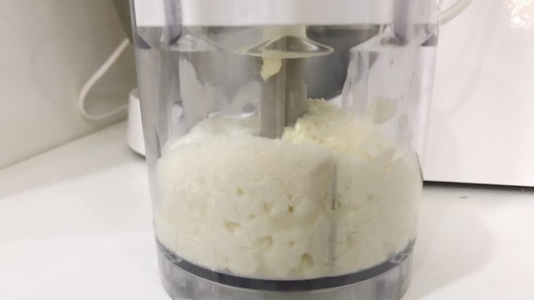 宝宝辅食:豆腐酸奶饮-12M ,最后用料理机搅拌成泥就好啦
