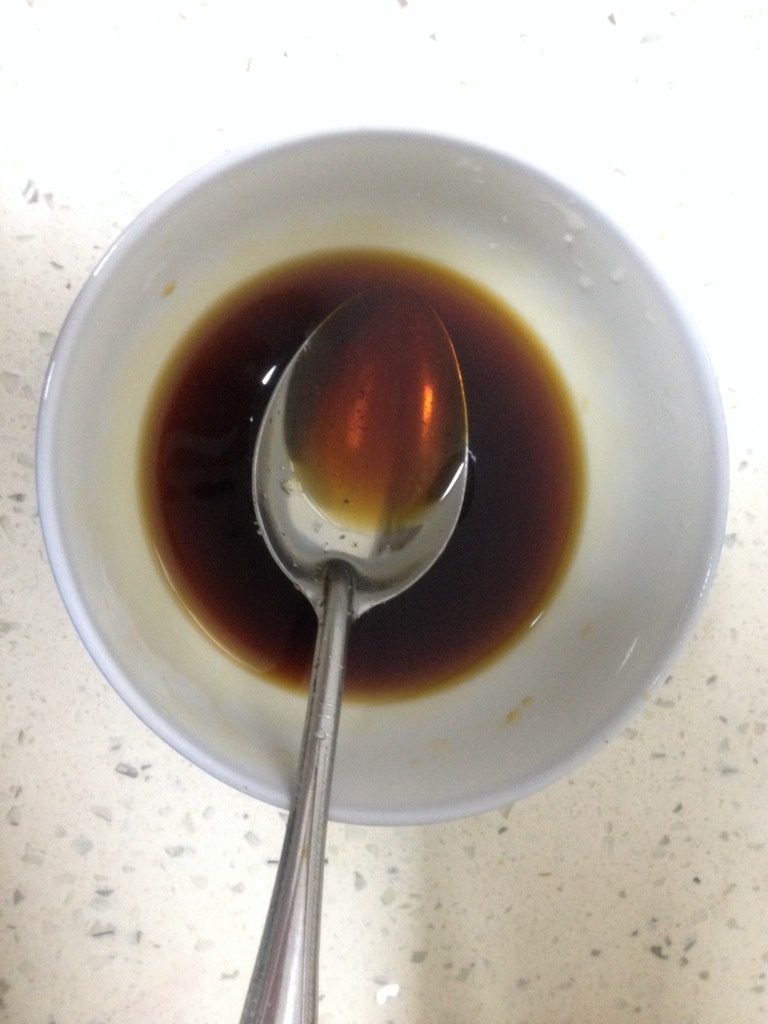 油焖大虾,<a style='color:red;display:inline-block;' href='/shicai/ 718'>料酒</a> 醋 <a style='color:red;display:inline-block;' href='/shicai/ 762'>老抽</a>各一勺，<a style='color:red;display:inline-block;' href='/shicai/ 10588'>糖</a>适量，盐适量