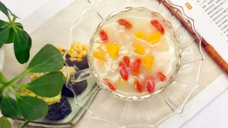 宝宝辅食:红薯挤挤面-10M+,香香甜甜,软糯可口,赶紧端给宝宝享受吧。