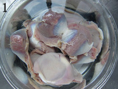 辣爆鸭胗,<a style='color:red;display:inline-block;' href='/shicai/ 314'>鸭胗</a>洗净,提前用清水浸泡2小时以上,中间换水 ,直到水清