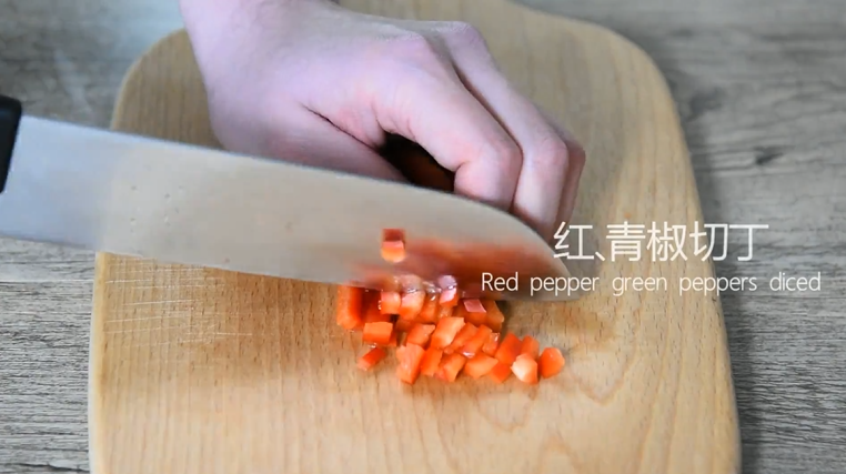 无需刀工,超简单的椒盐排条,红、<a style='color:red;display:inline-block;' href='/shicai/ 61'>青椒</a>切丁