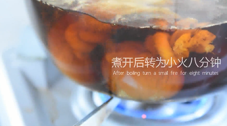 网红茶叶蛋来袭,制作诀窍大公开!,煮开后转小火八分钟