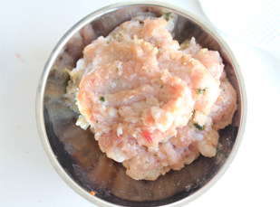 辣白菜肉末炖豆腐,肉切成碎末