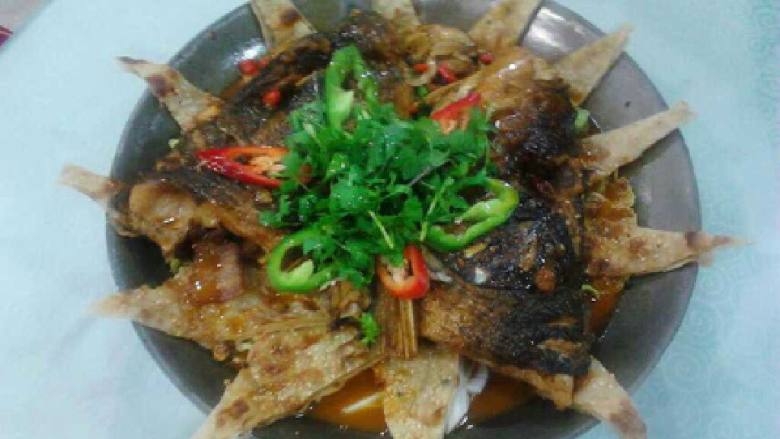 鲜魚头泡饼