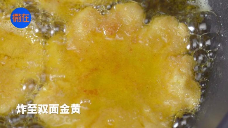 菠萝吃出新花样，硬菜主食甜点全包啦,5.热锅凉油，炸至双面金黄。