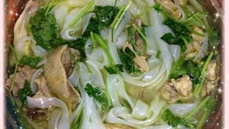 鸡肉河粉