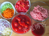 意式肉酱面,所有意面酱材料切碎备好