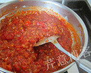 意式肉酱面,翻炒至均匀浓稠