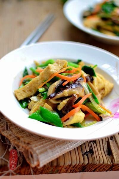 芹蒜香菇豆腐丝