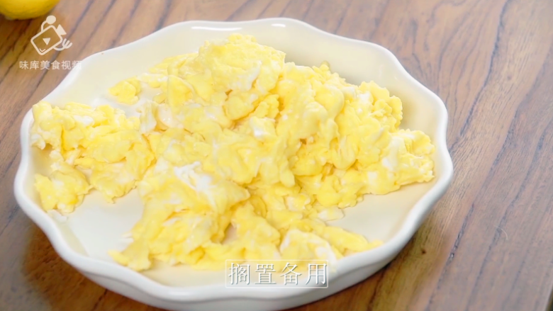 香椿炒鸡蛋,春季食补新主张,搁置备用