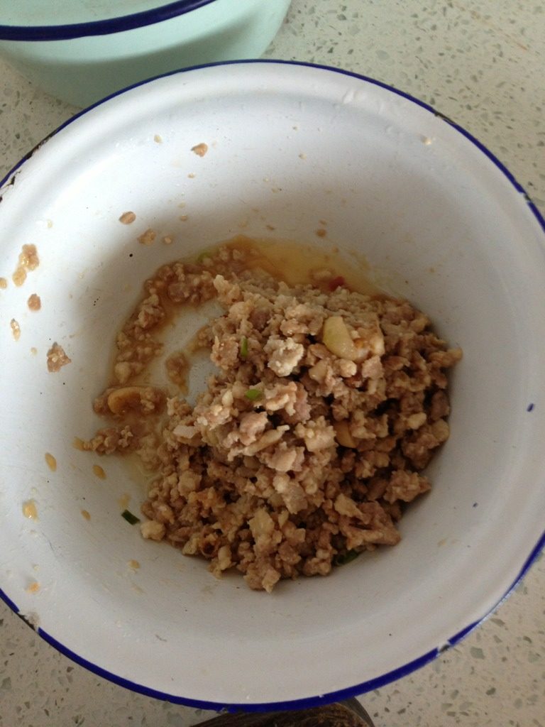 家常臭豆腐干,如图：肉松我是做别的菜时候多炒备用的。