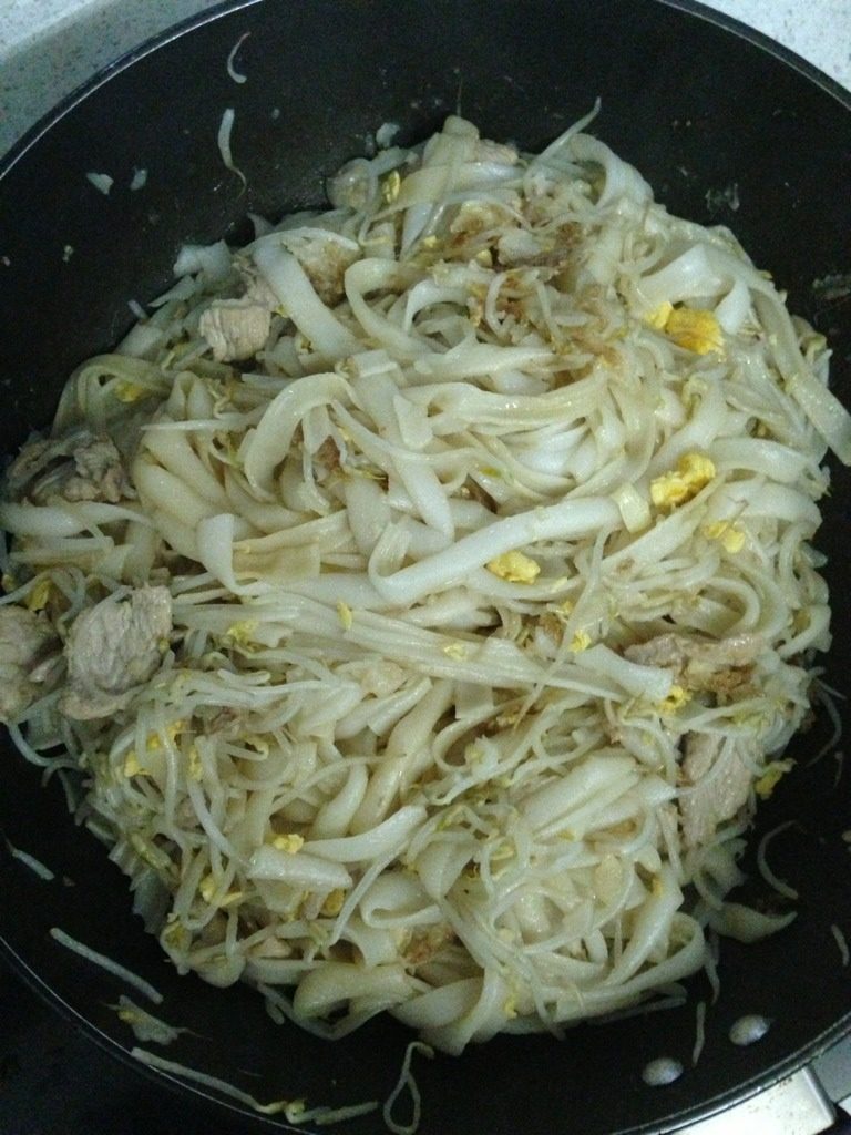 瘦肉鸡蛋炒河粉