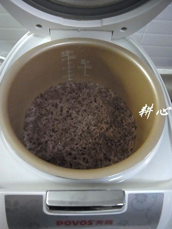 红米炒饭,时间到,断电,待用。