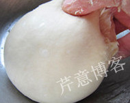 黄油小餐包,面团表面开始光滑,也不怎么粘手了,就行了