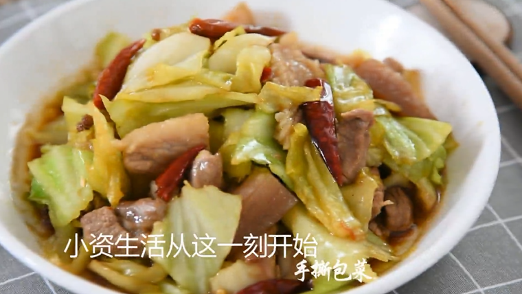 这样做的“手撕包菜”麻辣鲜香,超级下饭,麻辣鲜香,快给我来2大碗米饭~!