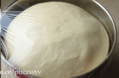 培根芝士卷,发至两倍大，手蘸<a style='color:red;display:inline-block;' href='/shicai/ 28205'>高粉</a>扎入小洞不会缩，基础发酵结束