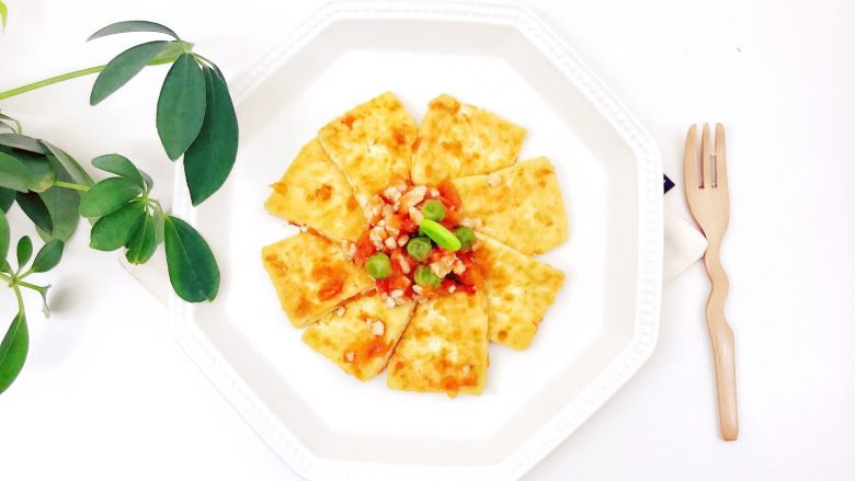 宝宝辅食:西红柿烧豆腐-18M+ ,豆腐入味,配合酸酸口味的番茄很开胃,一定要搭配起来吃哈。